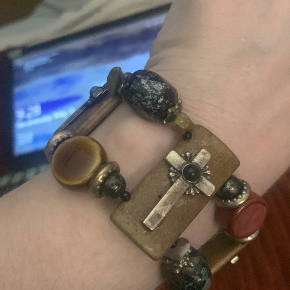 Unique bracelet that goes with so many outfits! - Picture 2 of 4